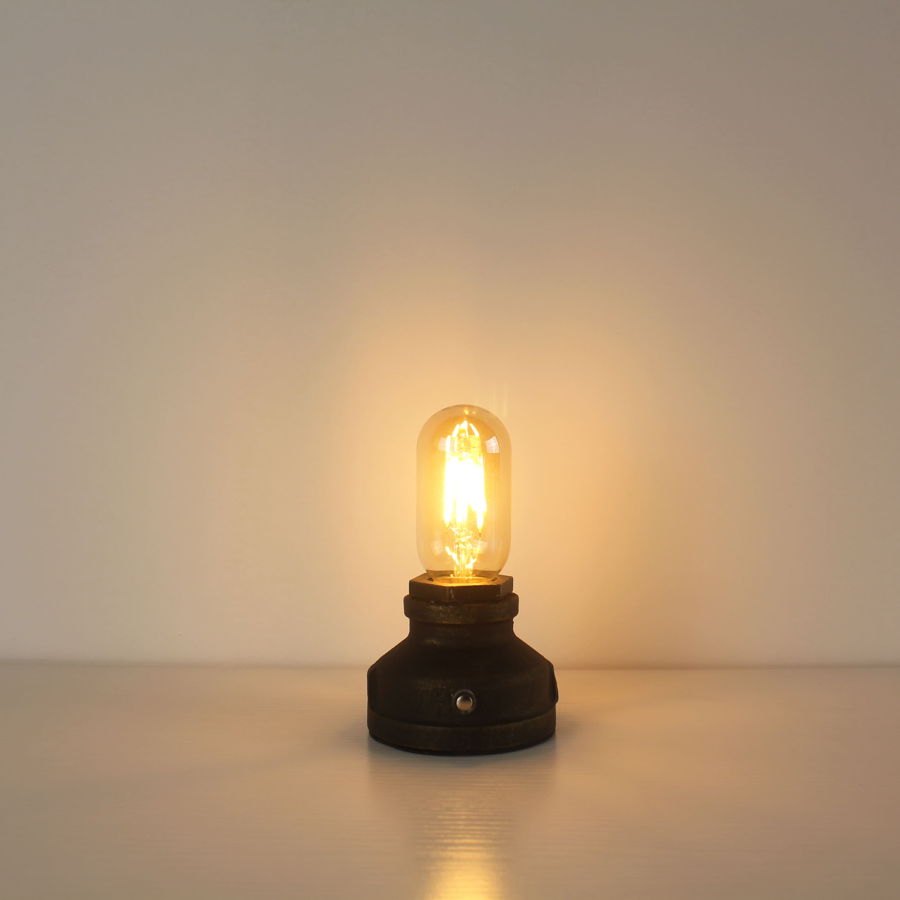 Black Metal Bedside recharge Table Lamps