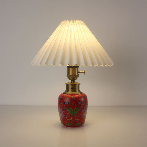 Batteriebetriebene Tischlampe aus Keramik und Emaille