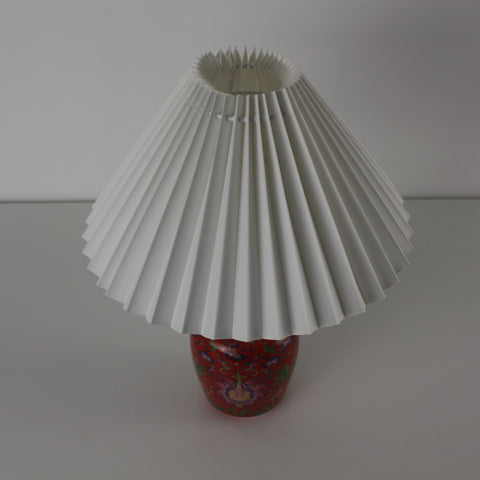 Batteriebetriebene Tischlampe aus Keramik und Emaille