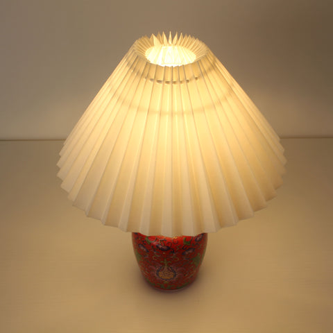 Batteriebetriebene Tischlampe aus Keramik und Emaille