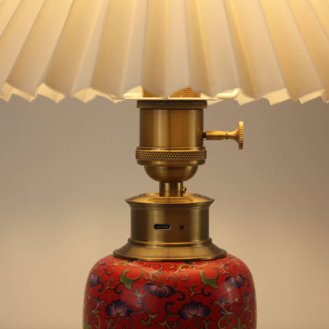 Batteriebetriebene Tischlampe aus Keramik und Emaille