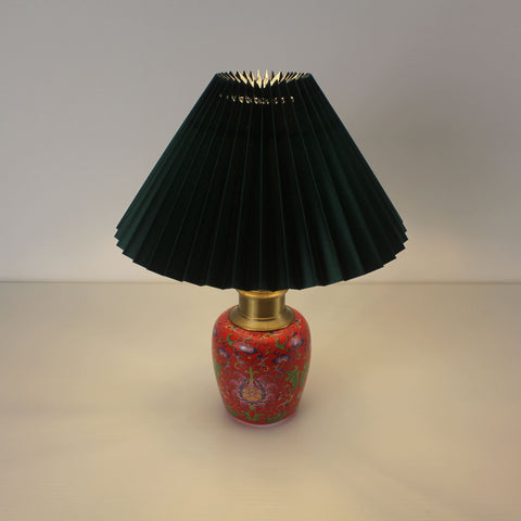 Batteriebetriebene Tischlampe aus Keramik und Emaille