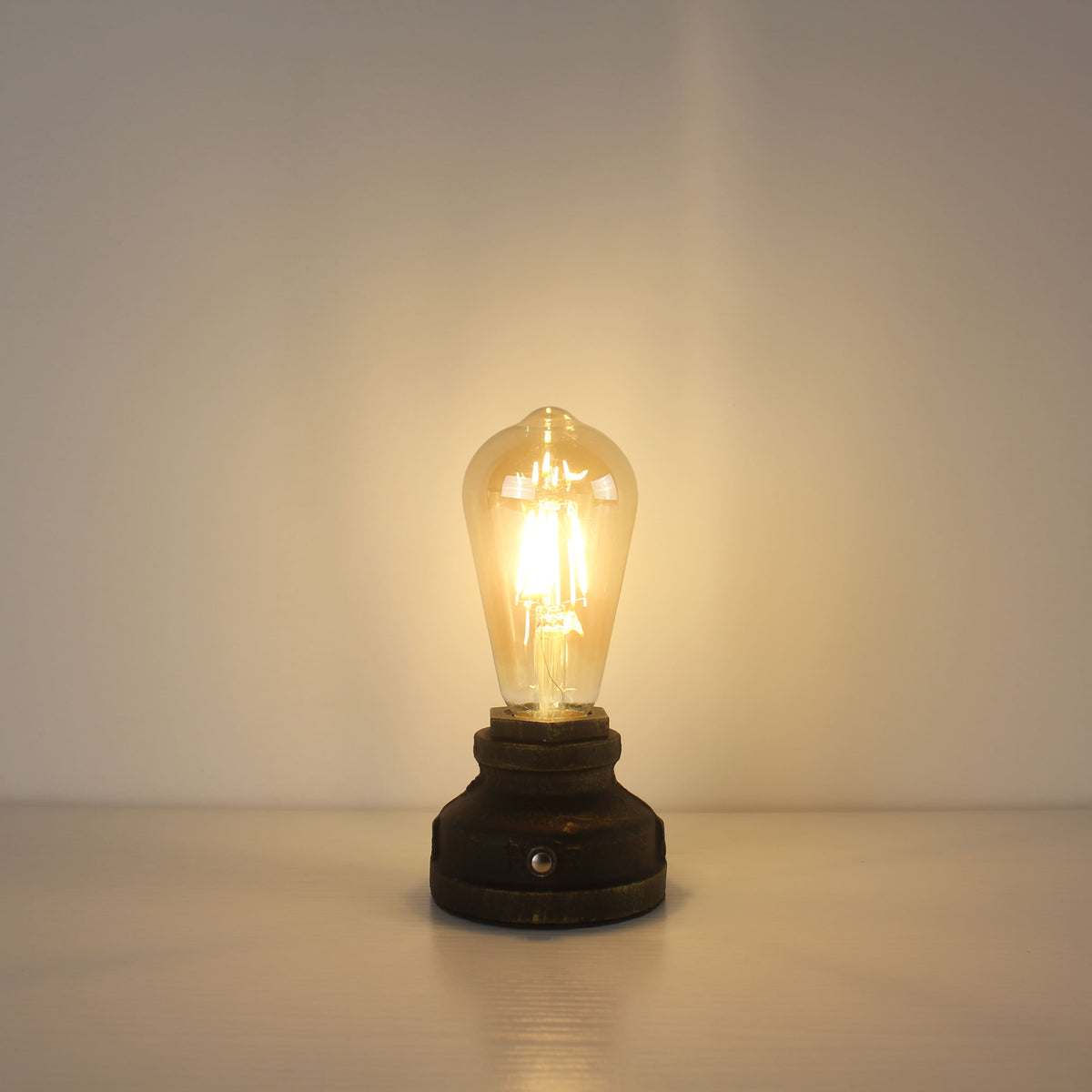 Edison battery run Tischlampe