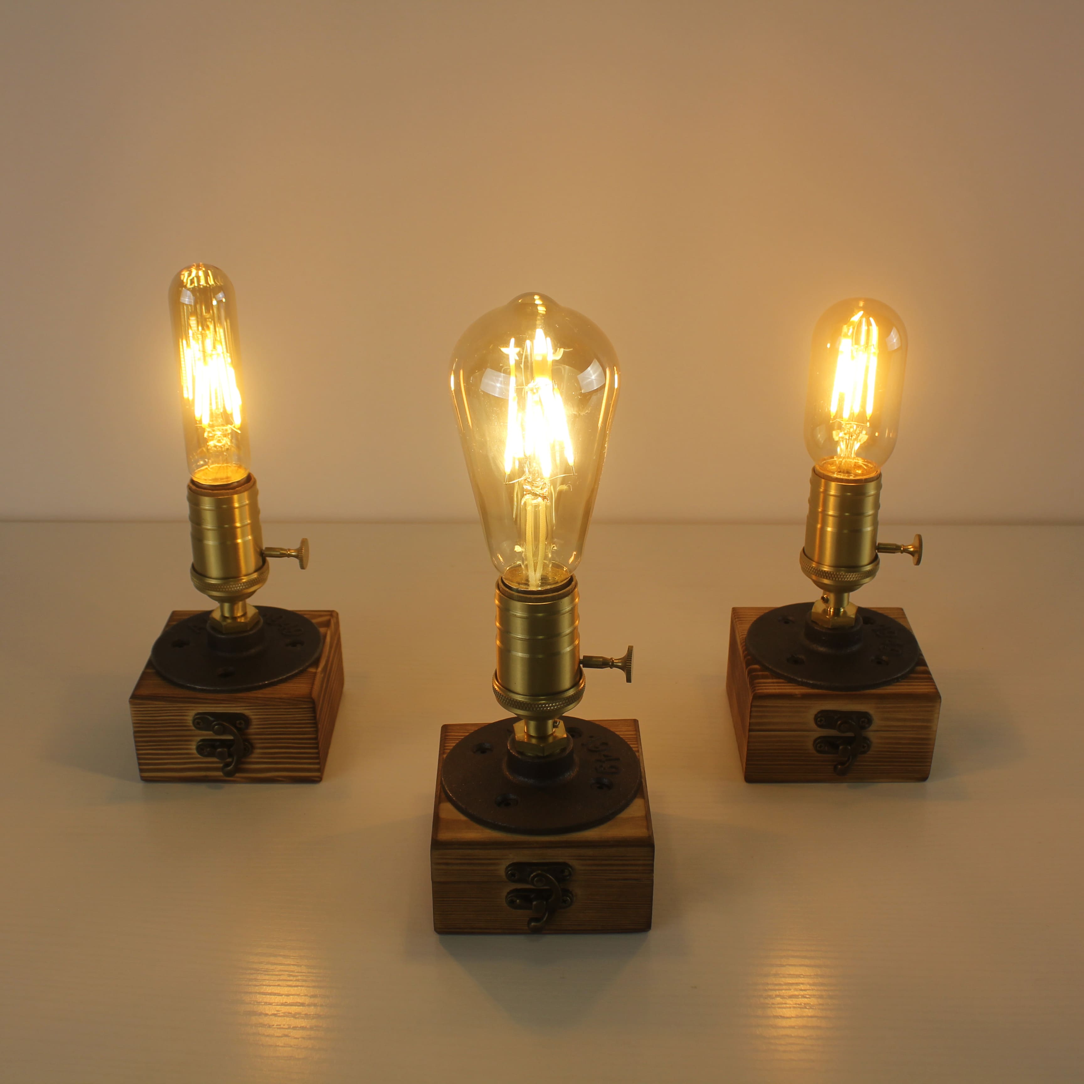 battery operated farmhouse lamp