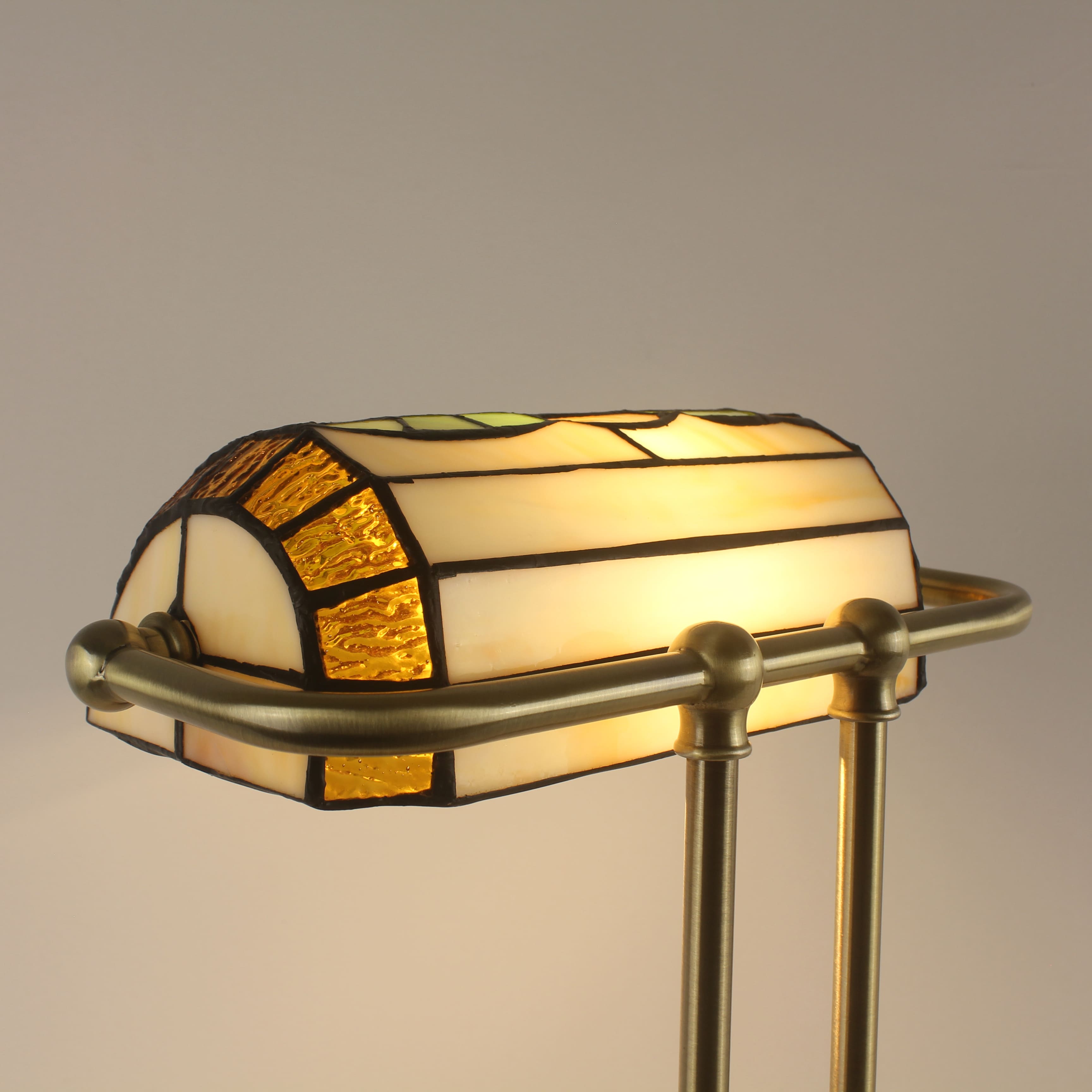 battery operated tiffany bankers lamp for tables