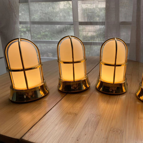 Tragbare kabellose Lampe - LED-Laterne aus Messing