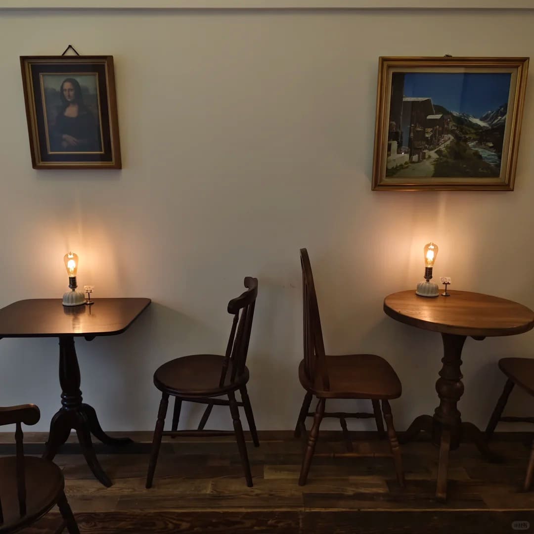 Ceramic Edison cordless table lamp creating warm ambient lighting in a restaurant