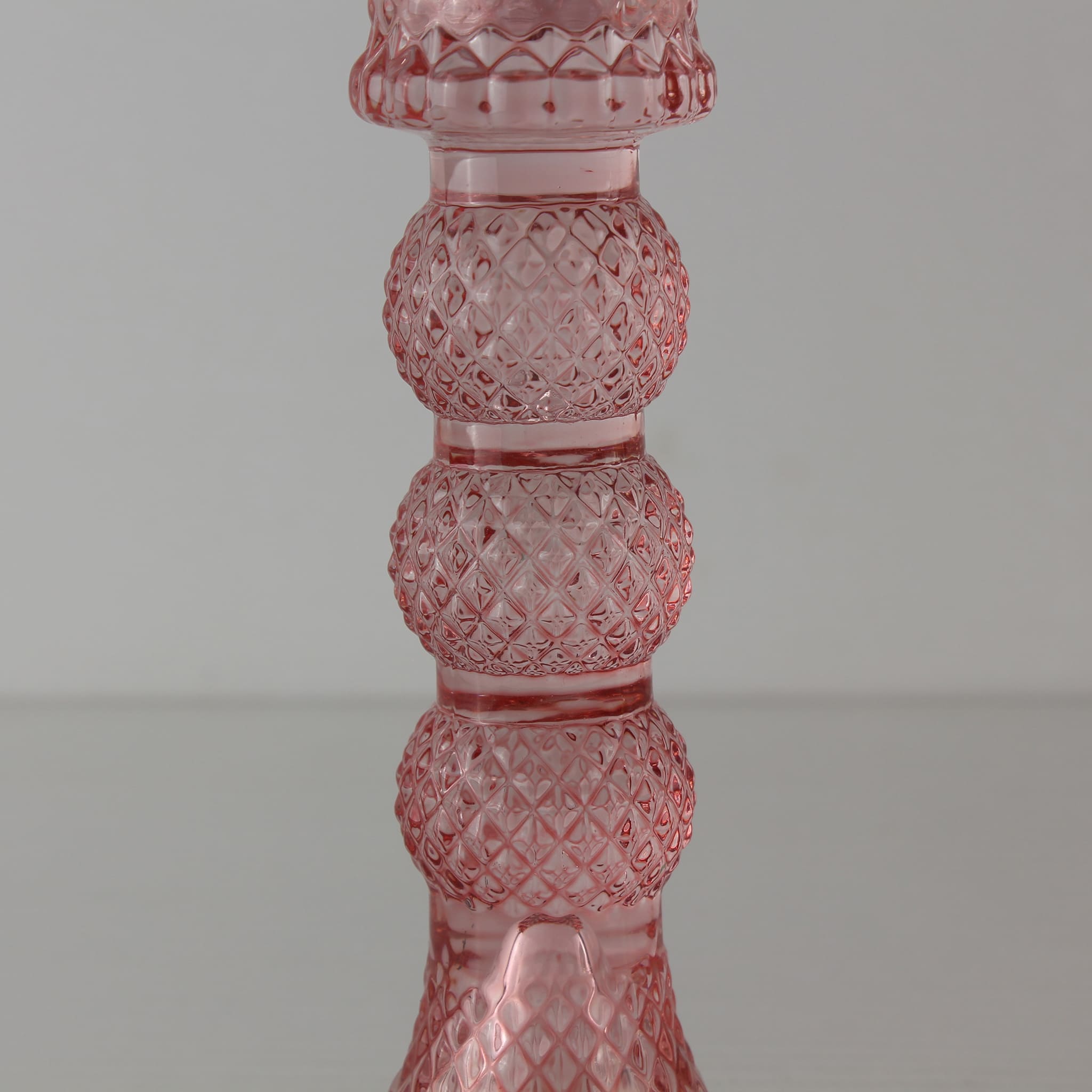 Detailed view of the pink crystal-style glass base reflecting light, highlighting the premium glass material used for high-end commercial battery lamps