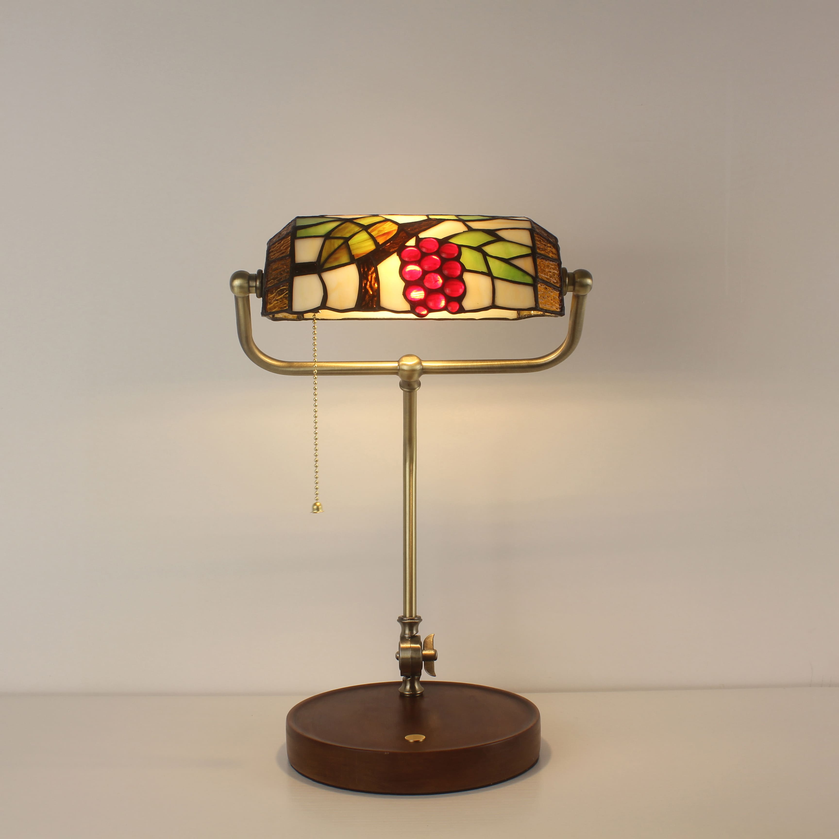 portable tiffany banker -lamp FrontView