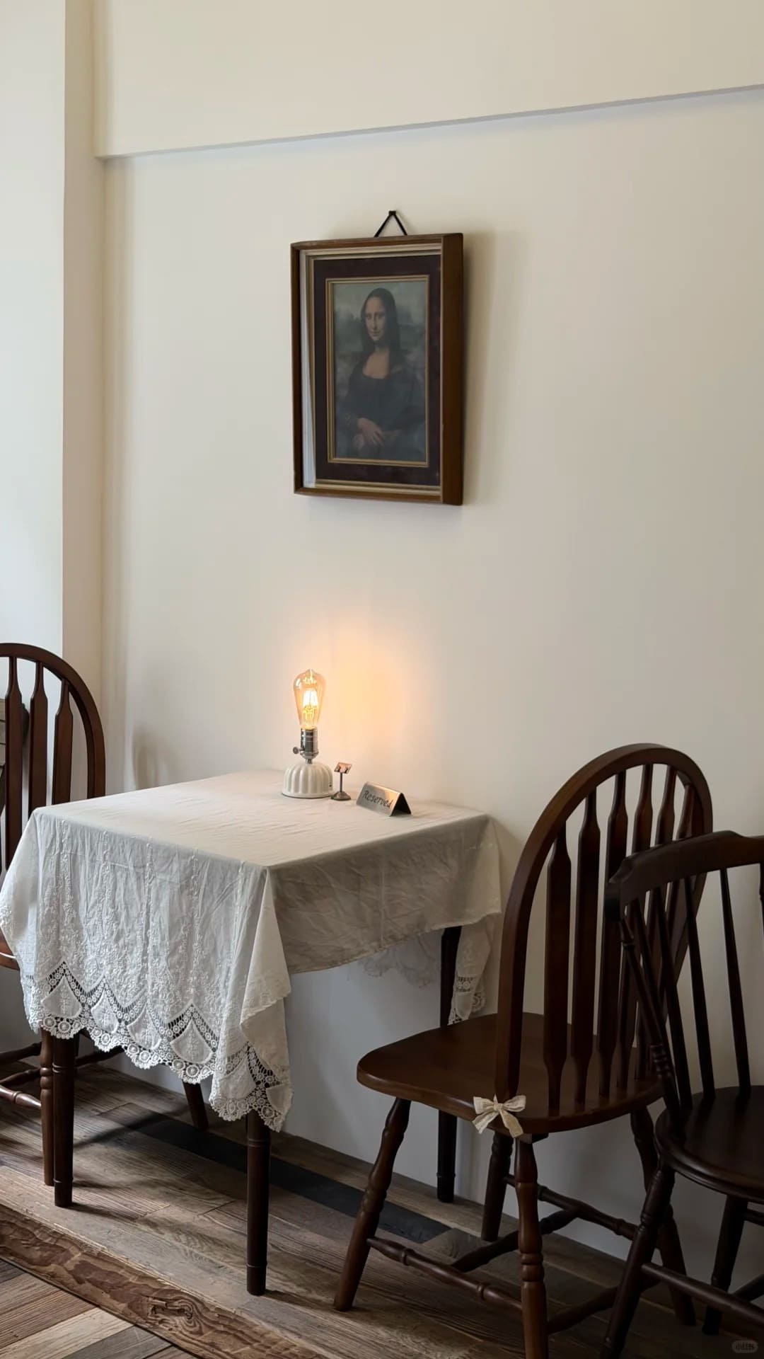 Rechargeable Edison table lamp creating a cozy vintage cafe corner atmosphere with wooden chairs