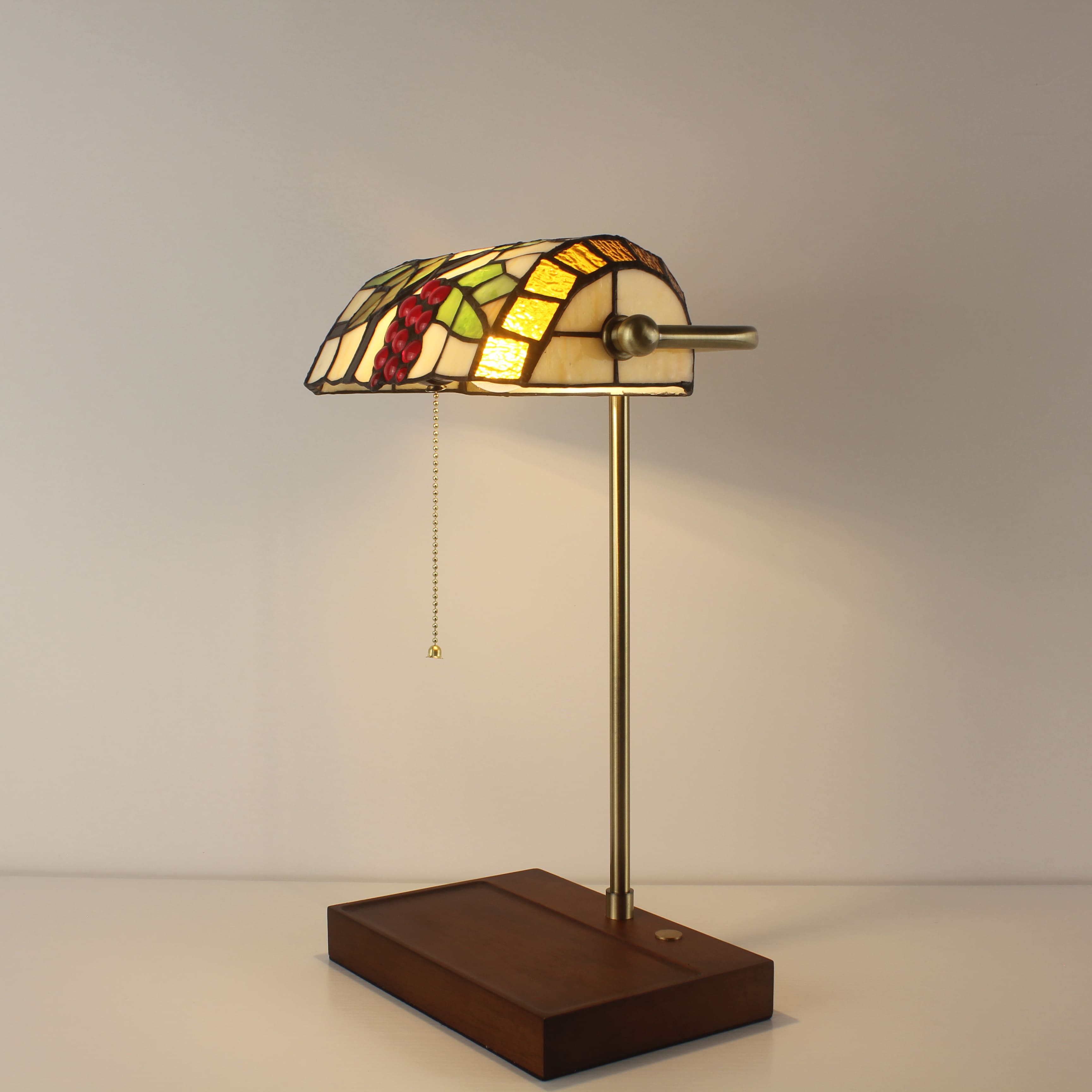 tiffany bankers lamp that run on batteries grape lampshade