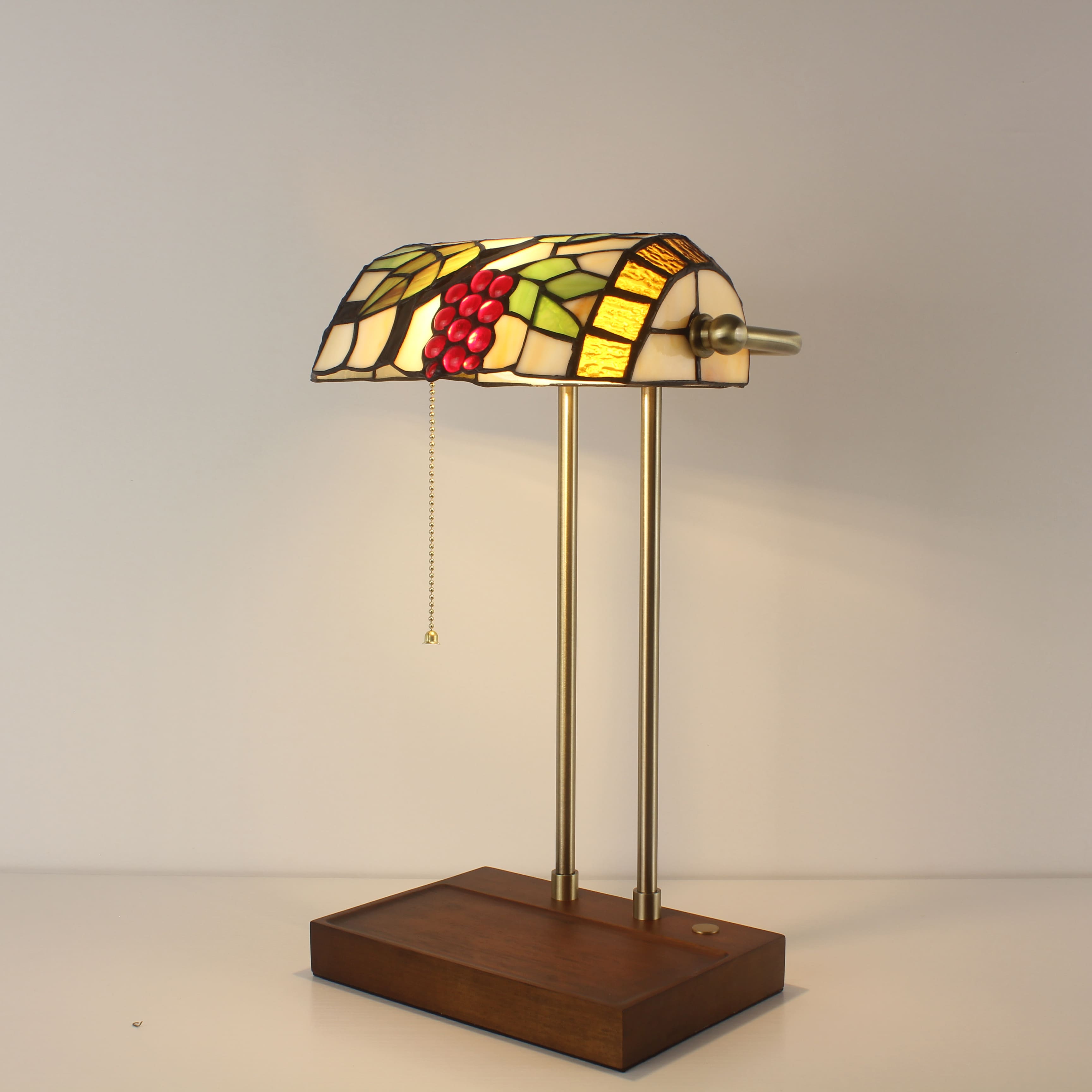tiffany bankers lamp that run on batteries