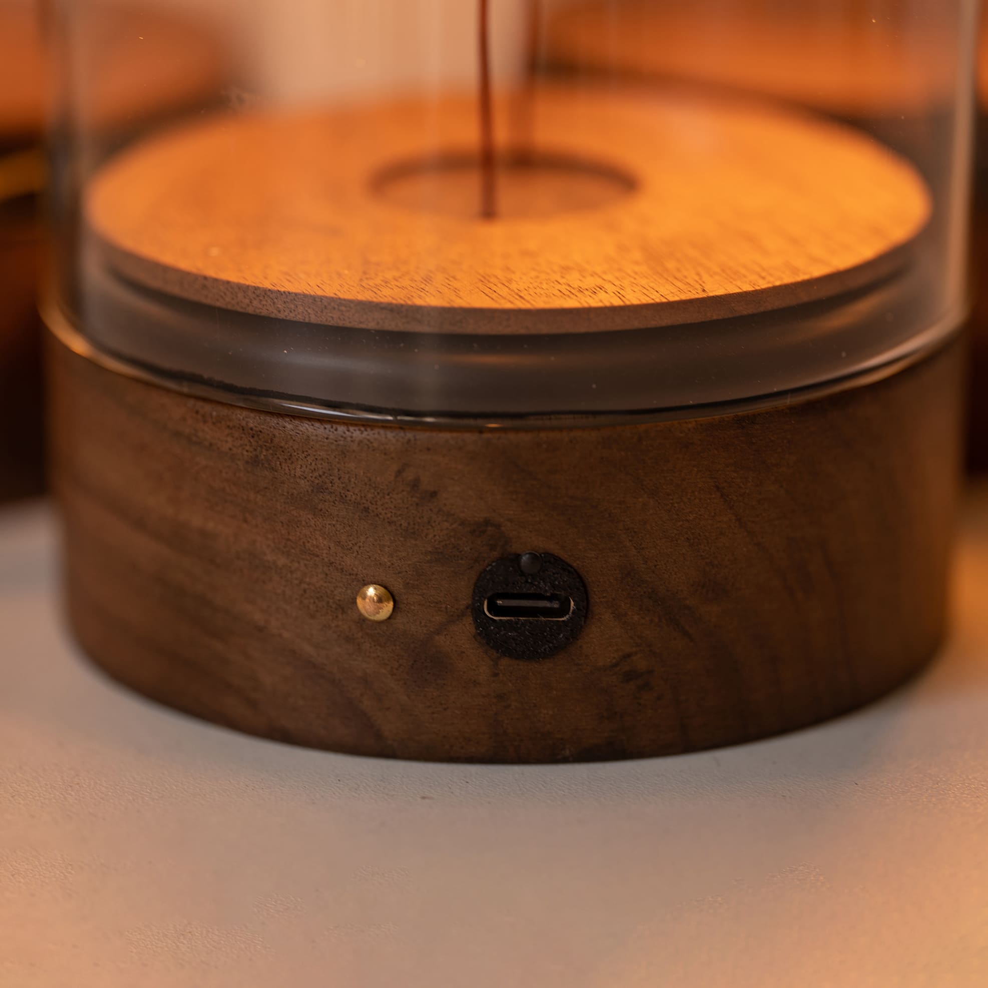type c charging port on lamp base