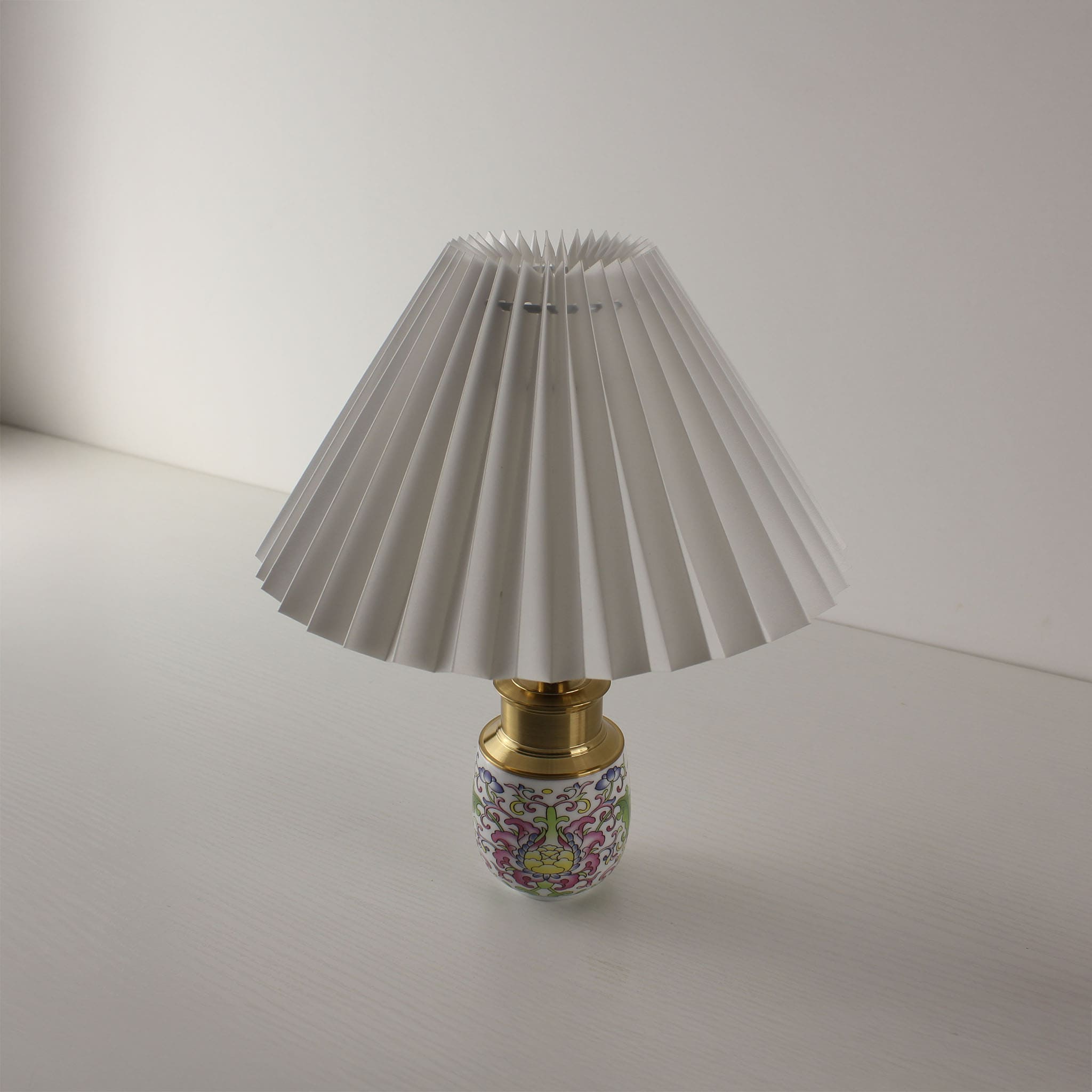 Vintage Oriental White Enamel Porcelain Cord-free Lamp, USB Charging, Pleated Shade