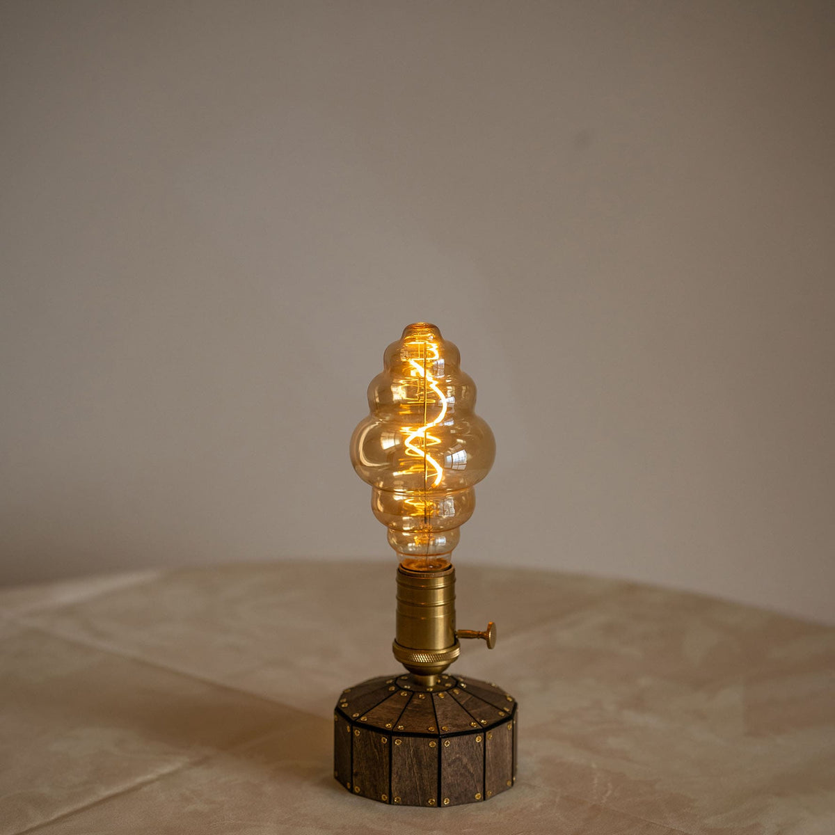 wooden battery table lamps for restaurants